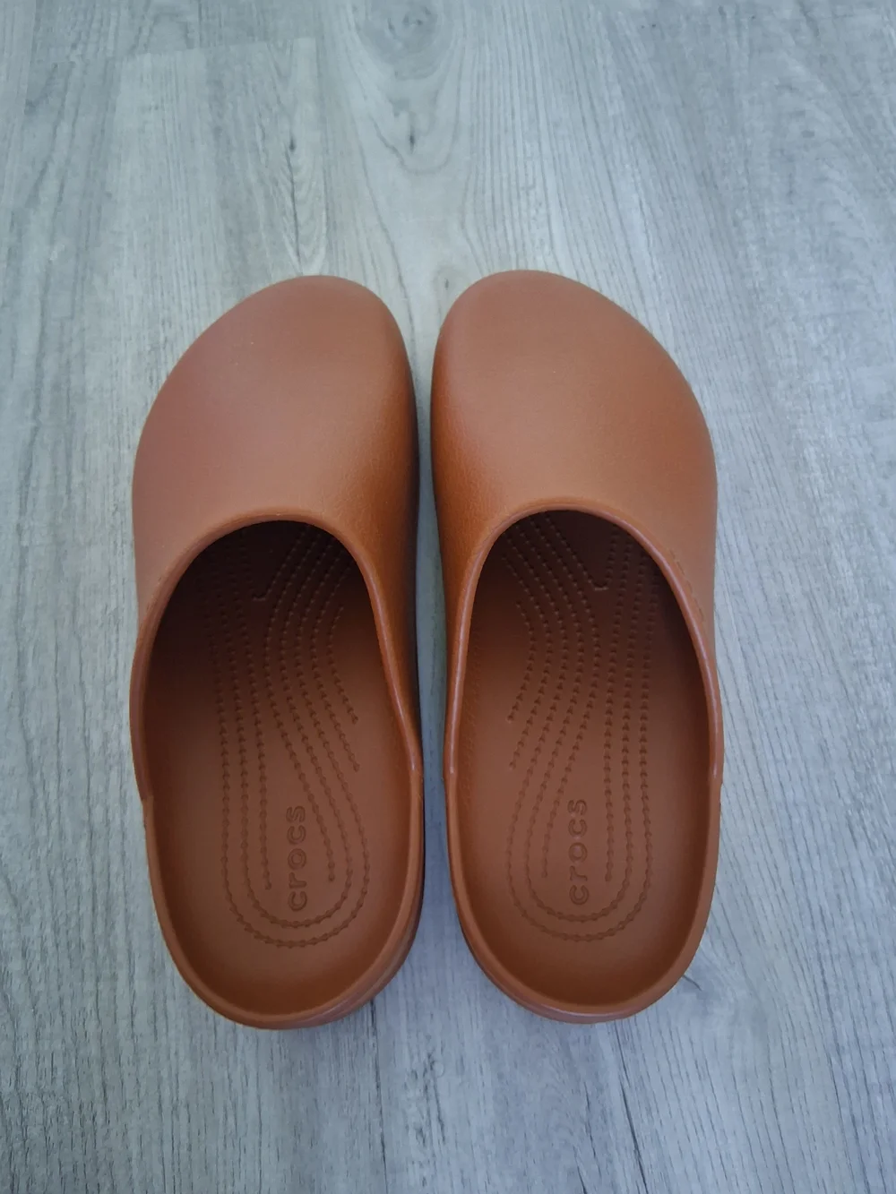 CROCS Dylan Cognac Brown Slip-On Clogs Women's Size 11 Men's Size 9 Waterproof